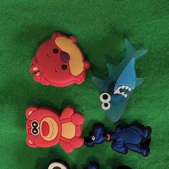 Crocs Jibbitz Bundle of 9 Kids Animated Objects & Dinosaurs New - Picture 4 of 5